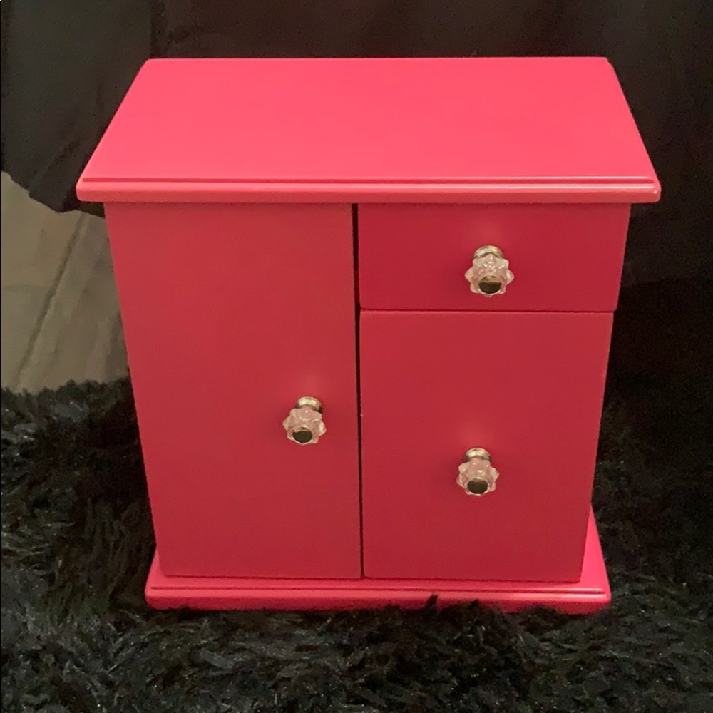 Jewelry box